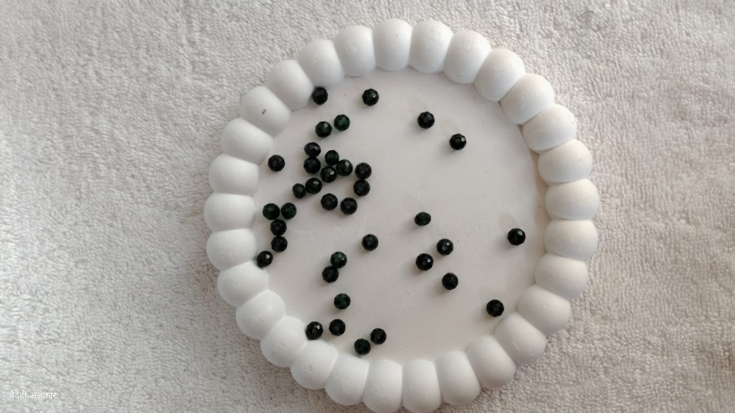 f1 6 mm Green glass Crystal - Image 1